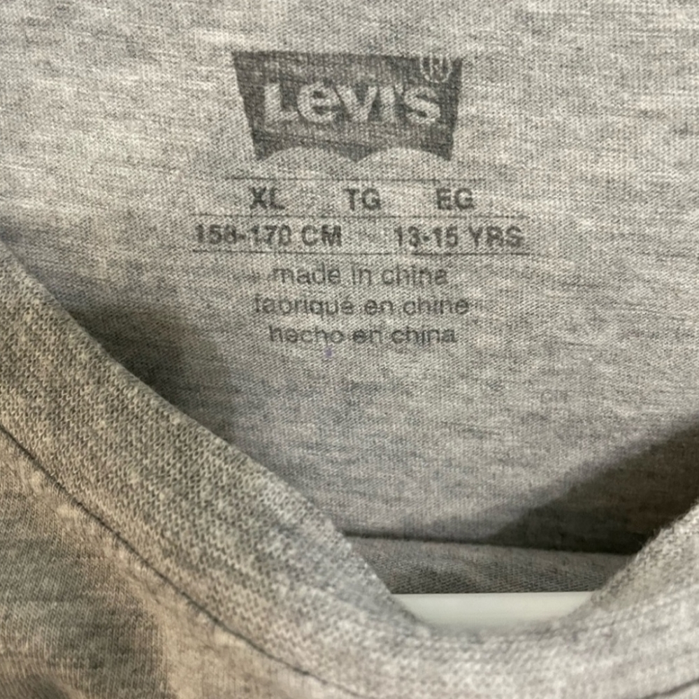 Levi's Bear Playing a Guitar Graphic Tee Size Youth XL EUC - Picture 3 of 3